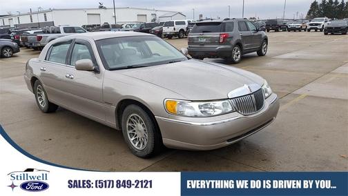 2002 Lincoln Town Car Signature