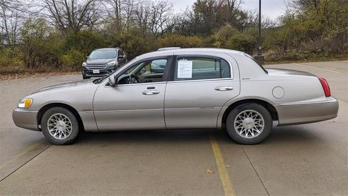 2002 Lincoln Town Car Signature