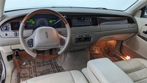 2002 Lincoln Town Car Signature