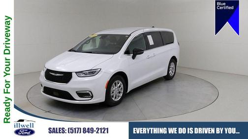 Bright White Clearcoat 2026 Chrysler Pacifica Select