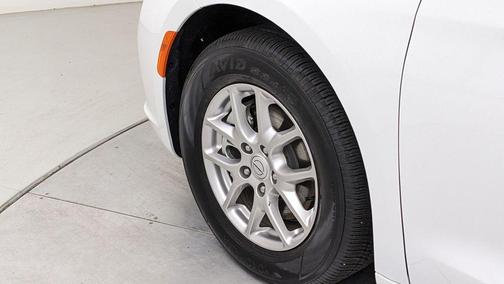 Bright White Clearcoat 2026 Chrysler Pacifica Select