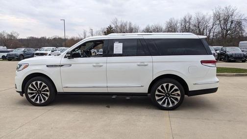 Pristine White 2023 Lincoln Navigator L Reserve