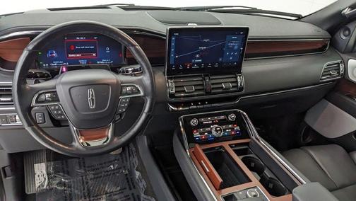 Pristine White 2023 Lincoln Navigator L Reserve