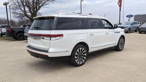 Pristine White 2023 Lincoln Navigator L Reserve