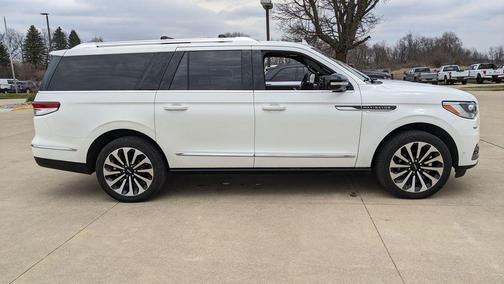 Pristine White 2023 Lincoln Navigator L Reserve