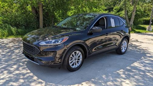 Black Metallic 2022 Ford Escape SE