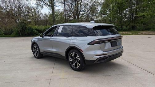 Silver Radiance Metallic 2025 Lincoln Nautilus Premiere