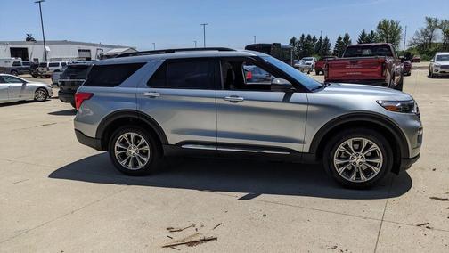 Iconic Silver Metallic 2023 Ford Explorer XLT