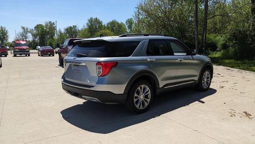 Iconic Silver Metallic 2023 Ford Explorer XLT