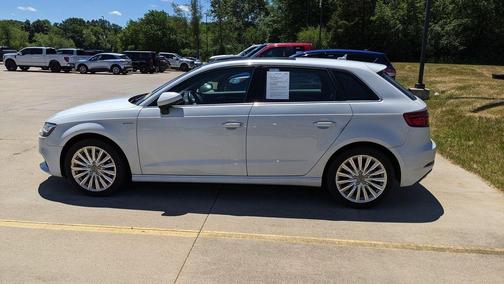 Glacier White Metallic 2018 Audi A3 e-tron 1.4T Premium