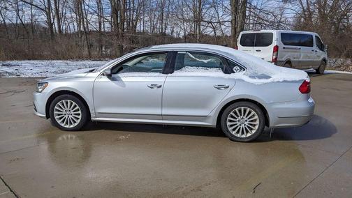 2016 Volkswagen Passat 1.8T SE