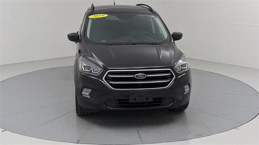 Photo 2 of 3 of 2019 Ford Escape SE