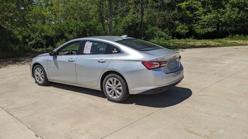 Silver Ice Metallic 2019 Chevrolet Malibu LT