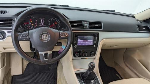 2013 Volkswagen Passat 2.5 SE