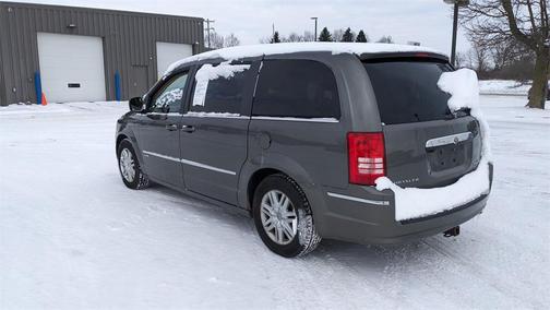 2010 Chrysler Town & Country Touring