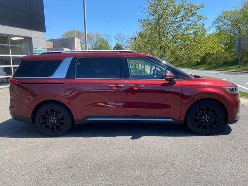 2023 Kia Carnival SX