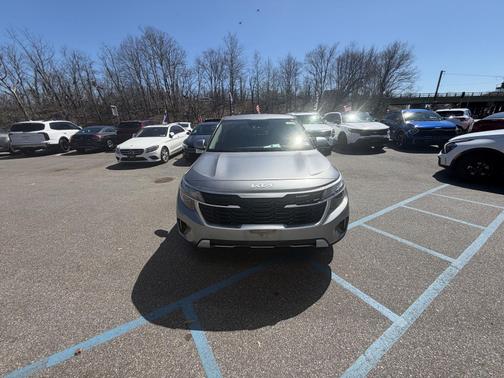 Steel Gray 2024 Kia Seltos LX