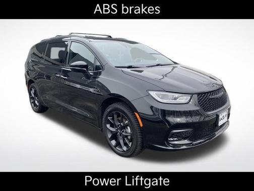 2021 Chrysler Pacifica Touring-L