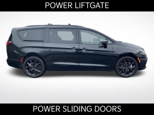 2021 Chrysler Pacifica Touring-L