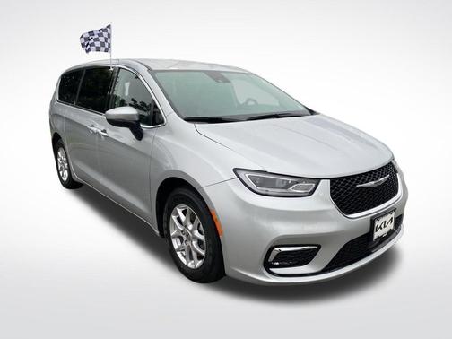2023 Chrysler Pacifica Touring-L