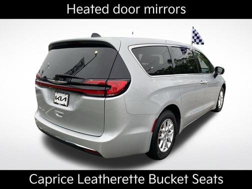 2023 Chrysler Pacifica Touring-L