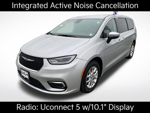 2023 Chrysler Pacifica Touring-L