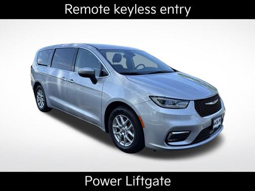 2023 Chrysler Pacifica Touring-L