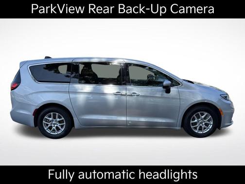 2023 Chrysler Pacifica Touring-L