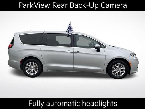 2023 Chrysler Pacifica Touring-L