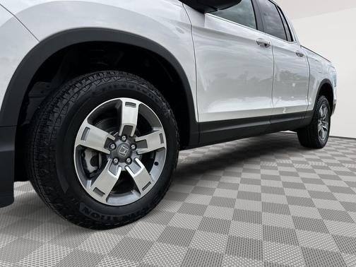 Platinum White Pearl 2026 Honda Ridgeline RTL