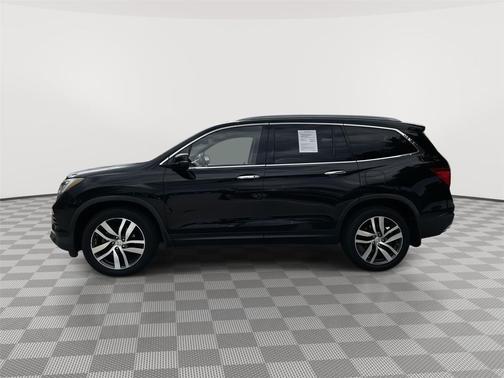 Crystal Black Pearl 2017 Honda Pilot Touring