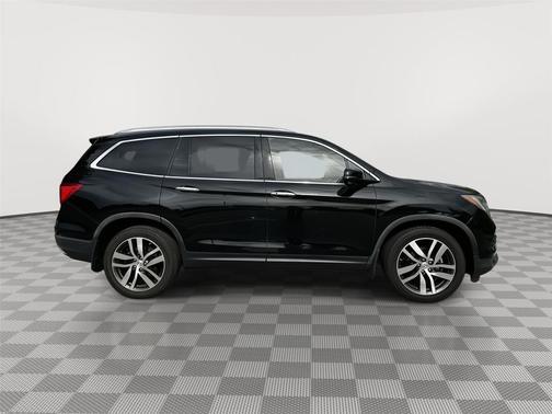 Crystal Black Pearl 2017 Honda Pilot Touring
