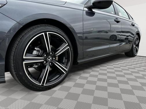 Meteorite Gray Metallic 2026 Honda Accord SE