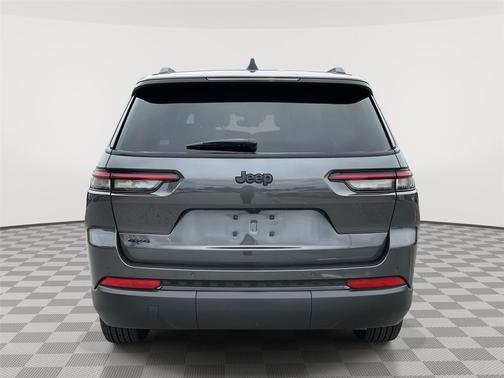Baltic Gray Metallic Clearcoat 2025 Jeep Grand Cherokee L Altitude