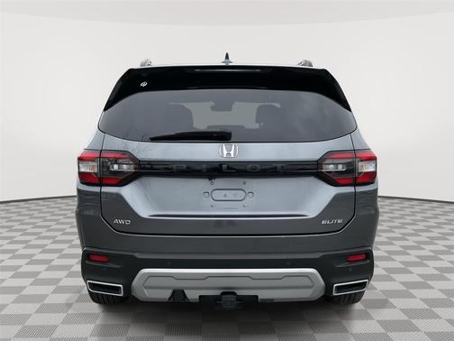 Modern Steel Metallic 2024 Honda Pilot Elite
