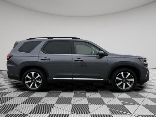 Modern Steel Metallic 2024 Honda Pilot Elite