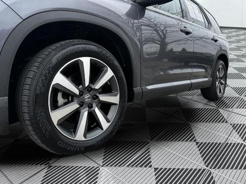 Modern Steel Metallic 2024 Honda Pilot Elite