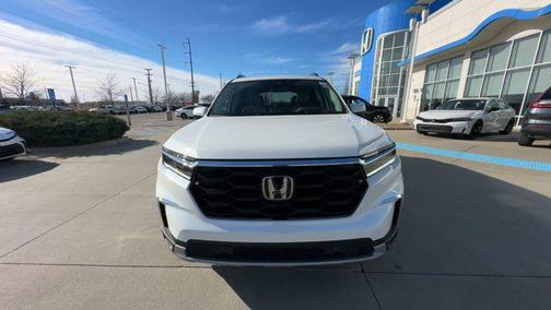 2025 Honda Pilot Touring 8-Passenger