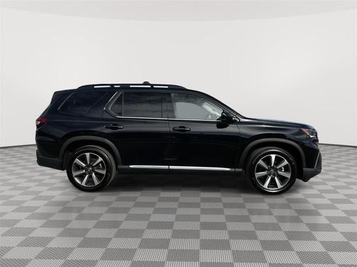 Crystal Black Pearl 2024 Honda Pilot Elite