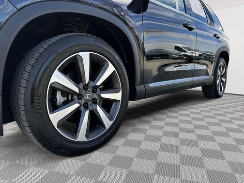 Crystal Black Pearl 2024 Honda Pilot Elite