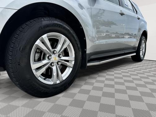 Silver Ice Metallic 2011 Chevrolet Equinox LS