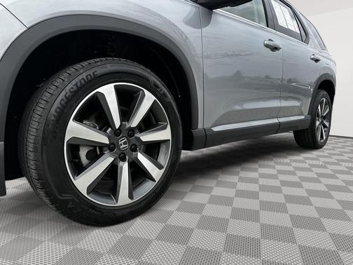 Lunar Silver Metallic 2023 Honda Pilot AWD Elite