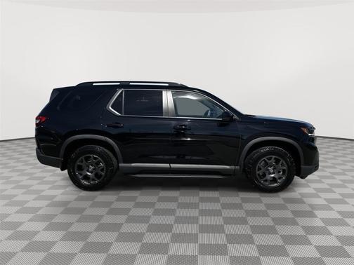 Crystal Black Pearl 2024 Honda Pilot TrailSport