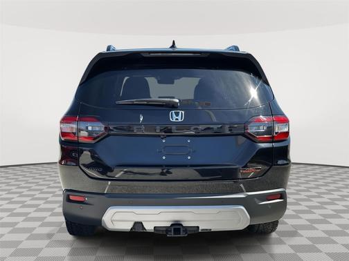 Crystal Black Pearl 2024 Honda Pilot TrailSport