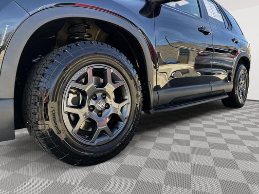 Crystal Black Pearl 2024 Honda Pilot TrailSport