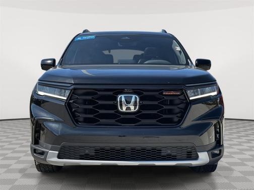 Crystal Black Pearl 2024 Honda Pilot TrailSport