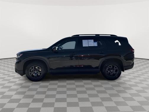 Crystal Black Pearl 2024 Honda Pilot TrailSport