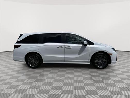 Platinum White Pearl 2026 Honda Odyssey Touring