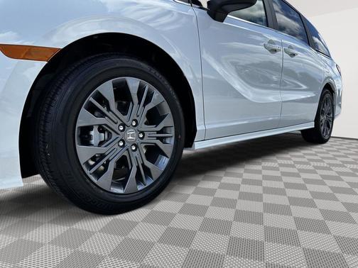 Platinum White Pearl 2026 Honda Odyssey Touring