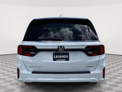 Platinum White Pearl 2026 Honda Odyssey Touring